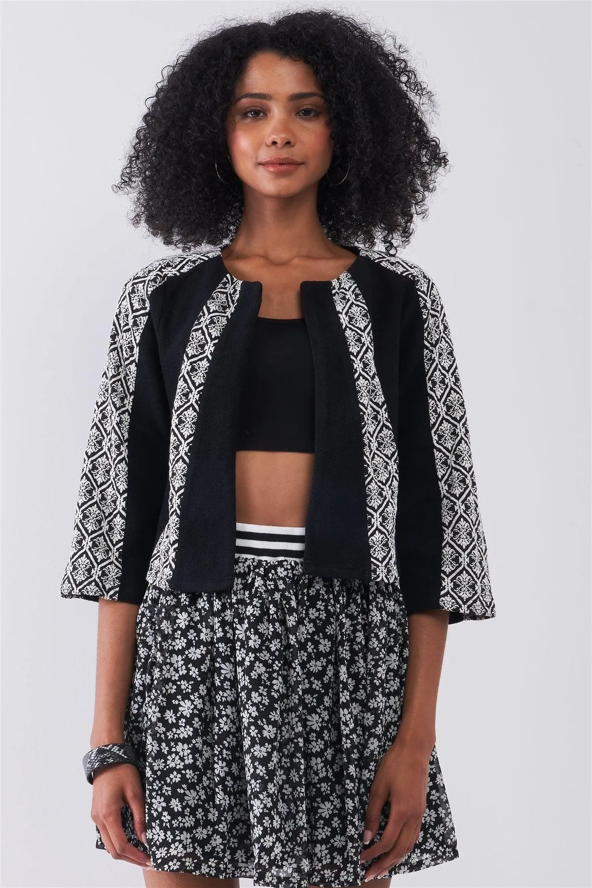 Black & White Damask Print Round Neck Open Front 3/4 Sleeve Cropped Jacket /1-2-2-1