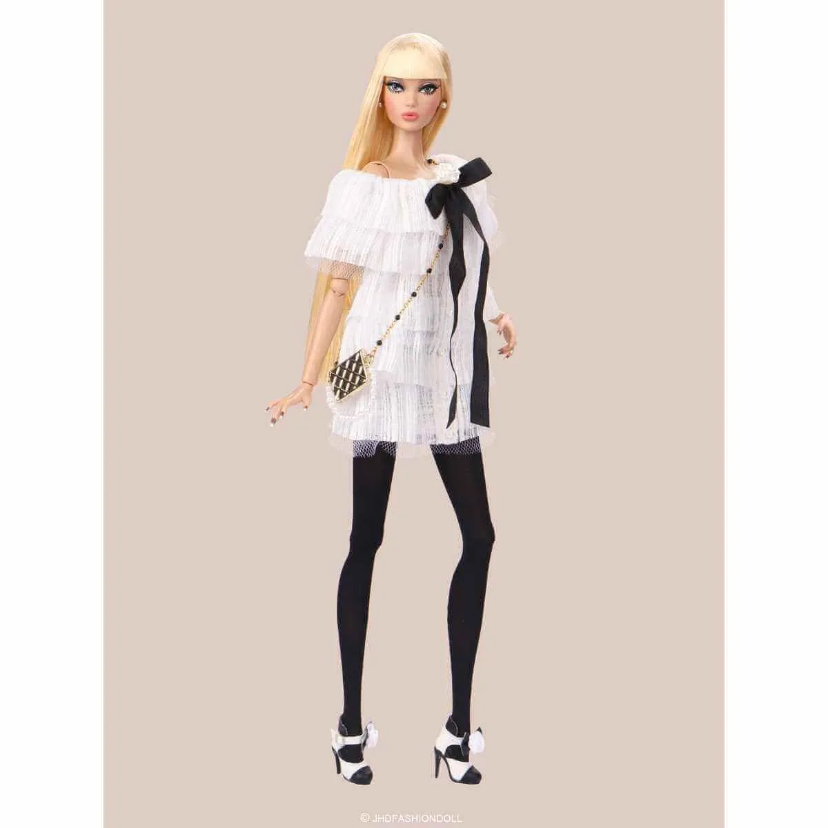 JHDFASHIONDOLL™ CHAMPS-ELYSÉES: PRE-FALL GIFTSET VIP Club Exclusive Doll