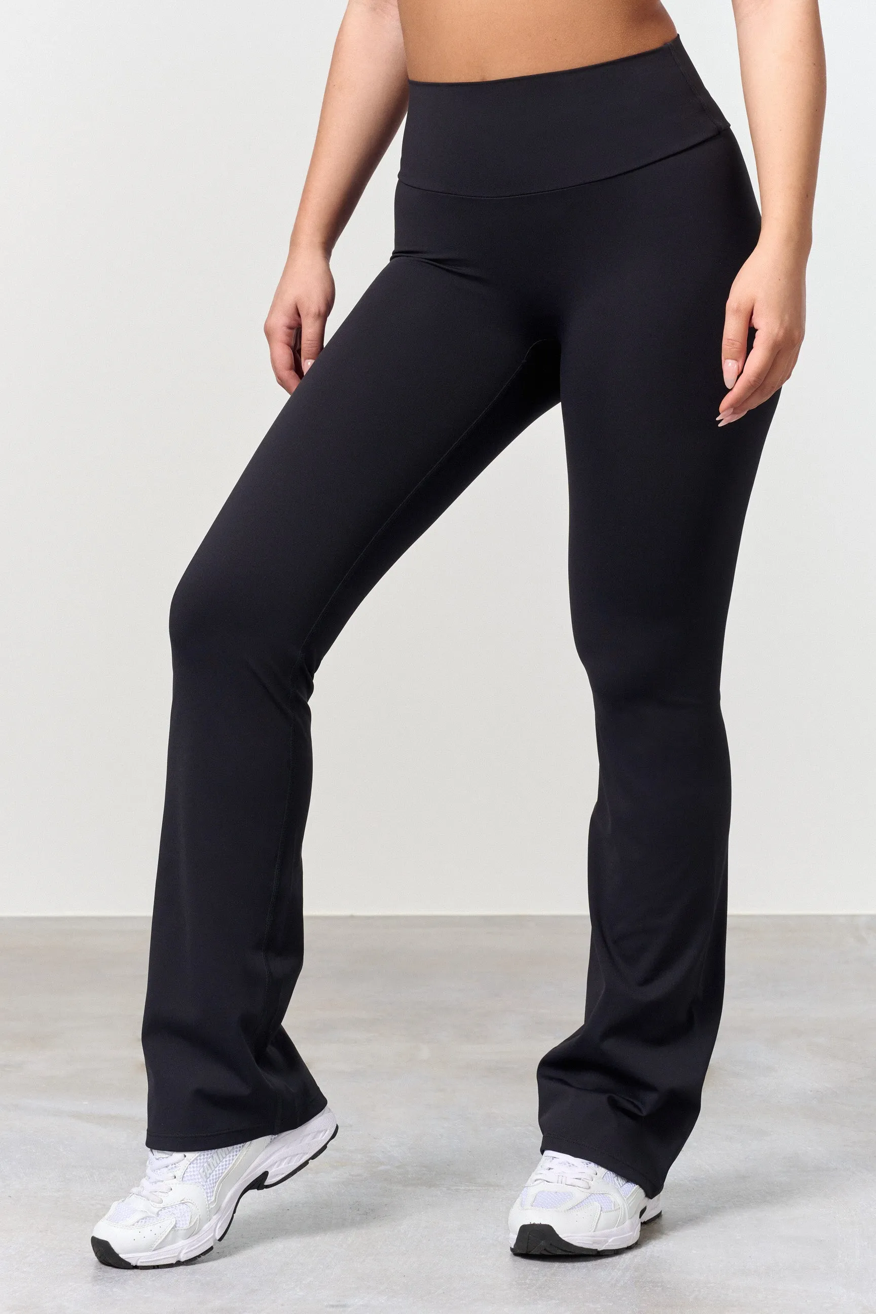 Signature Flared Leggings