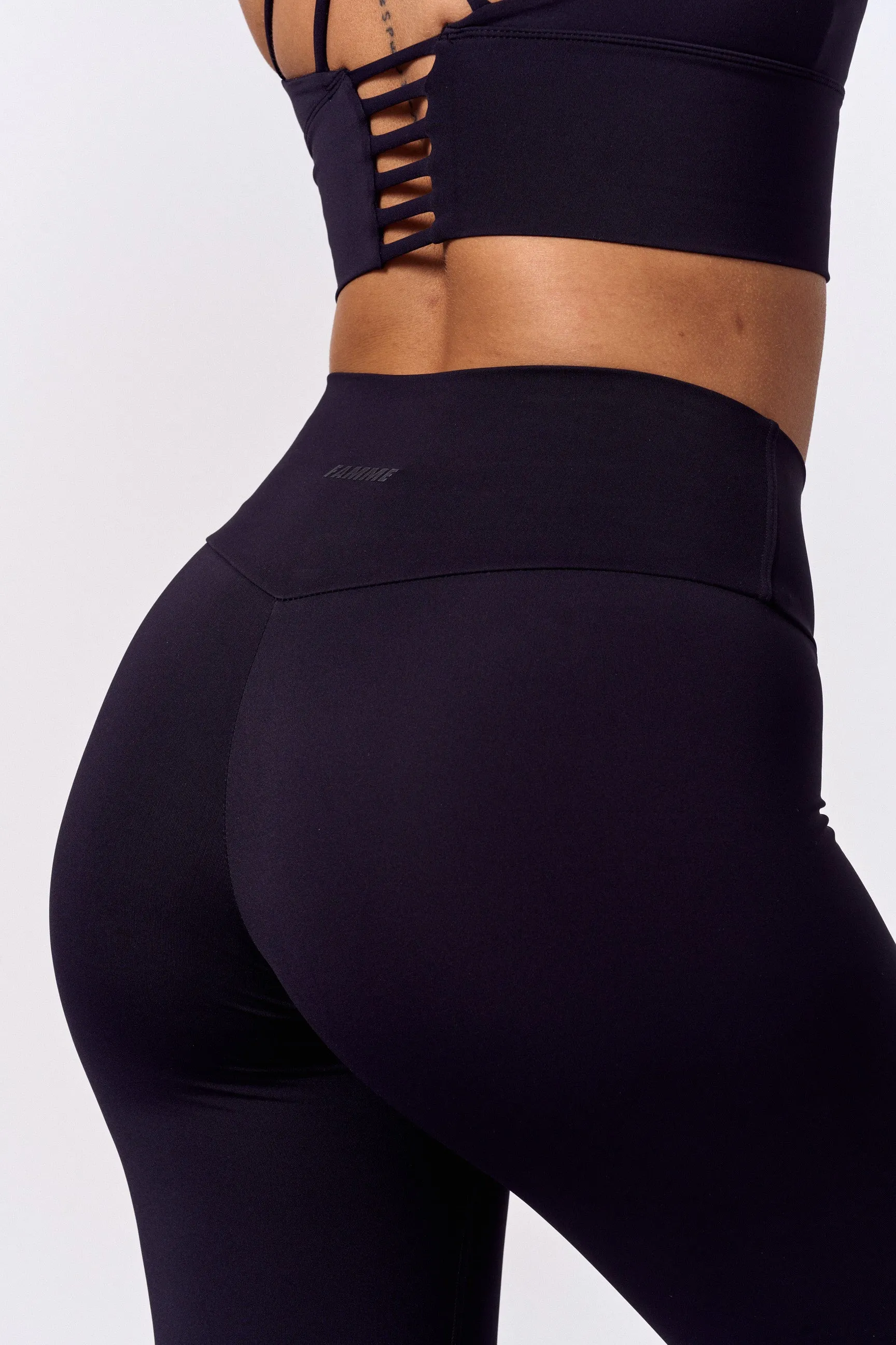 Signature Flared Leggings